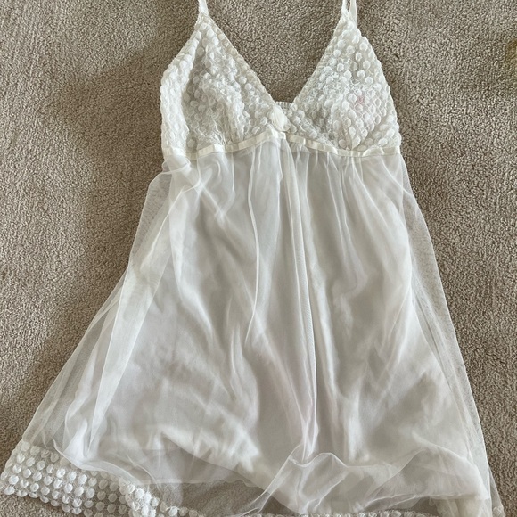 Lingerie - Picture 2 of 6